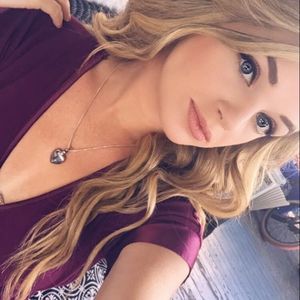 Meet your Posher, Leslie